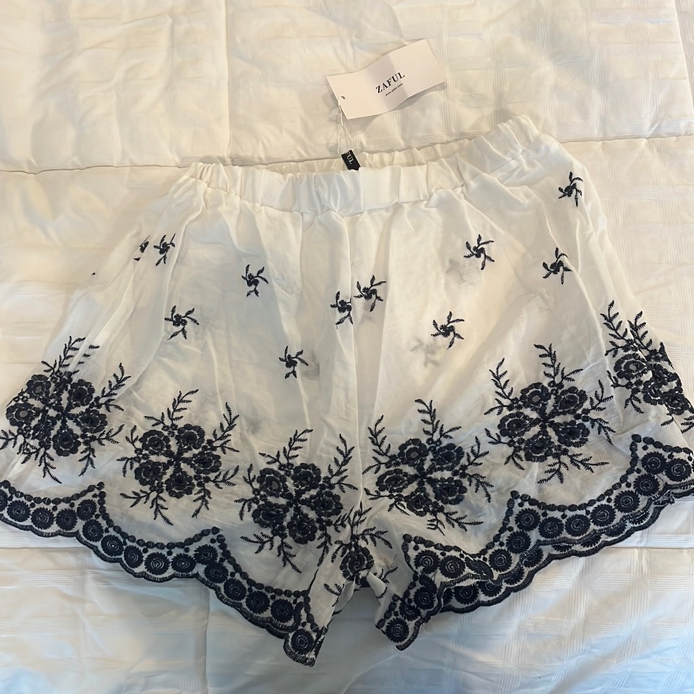 Zaful Flowy White and Blue Embroidered Shorts